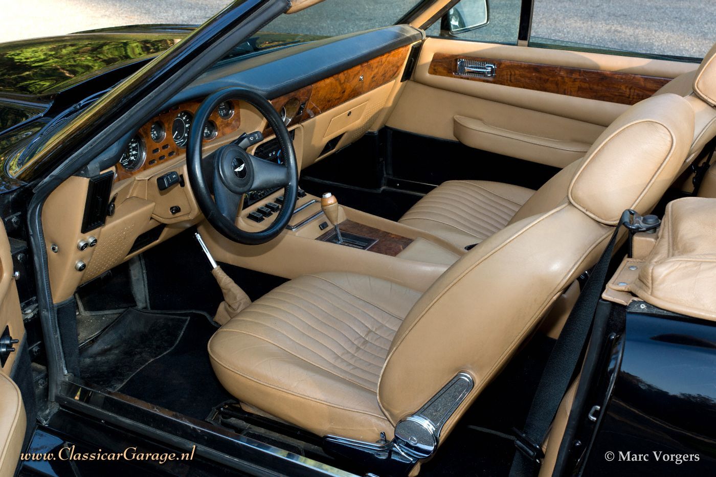 Aston Martin v8 Vantage салон